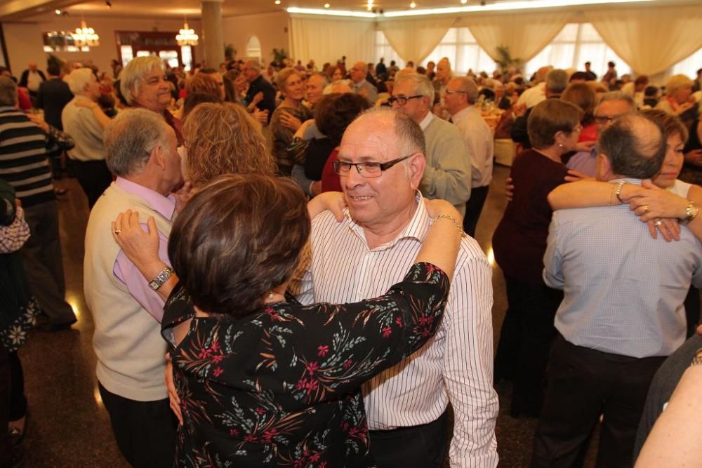 Almuerzo y baile por el Día de los Enamorados en el Club de Mayores de Cartagena