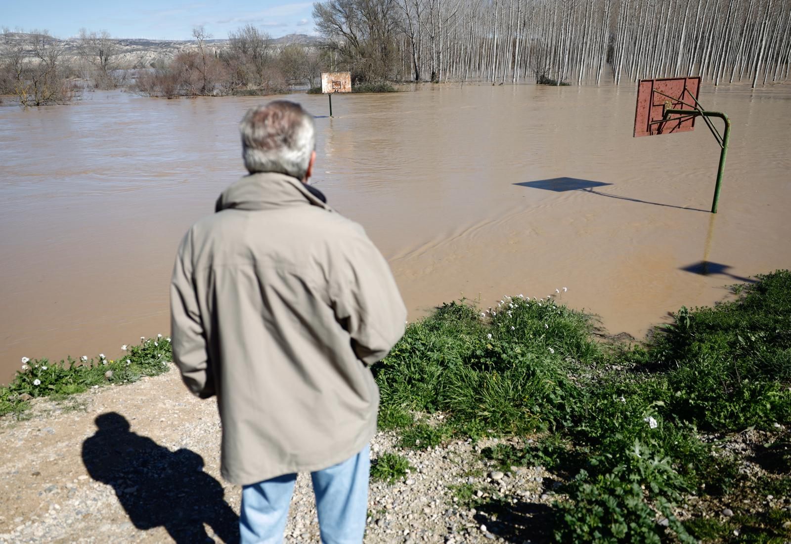 En imágenes | Así transcurre la crecida del Ebro a su paso por Aragón