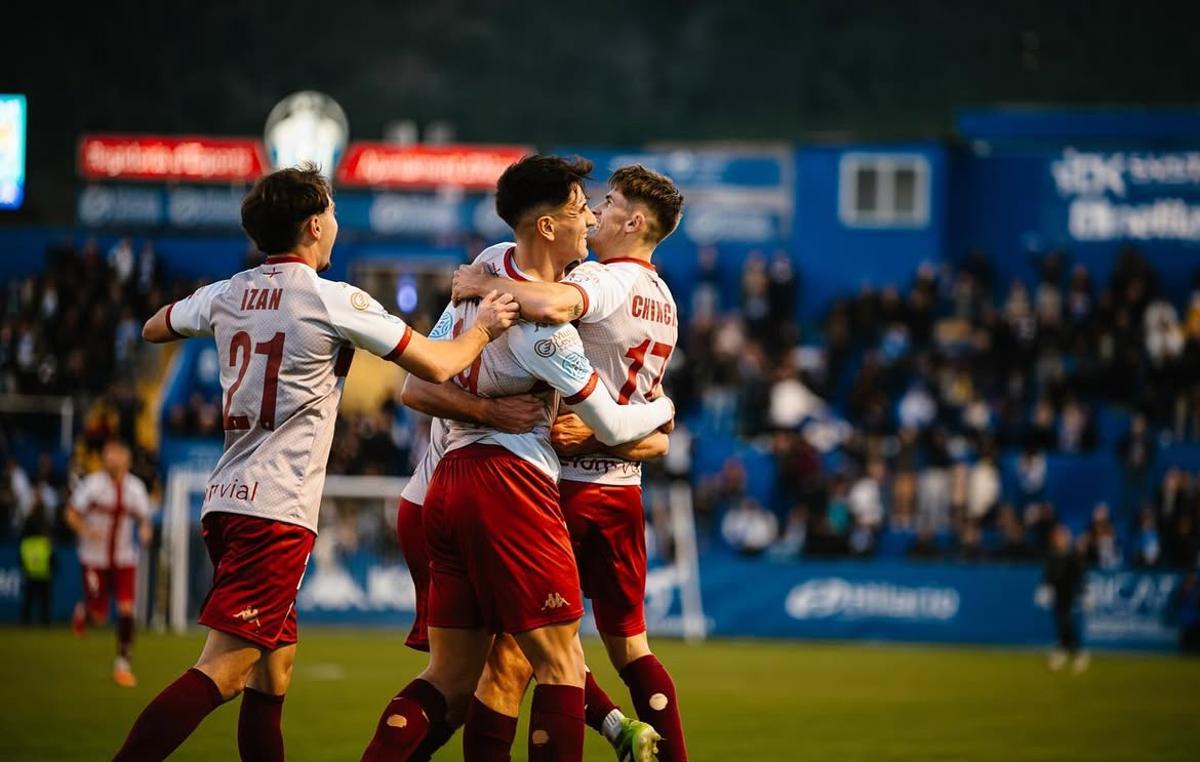 El Alcoyano celebra el triunfo ante el filial del FC Barcelona