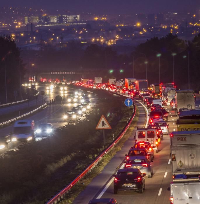 Atasco por un accidente en la autopista "Y"