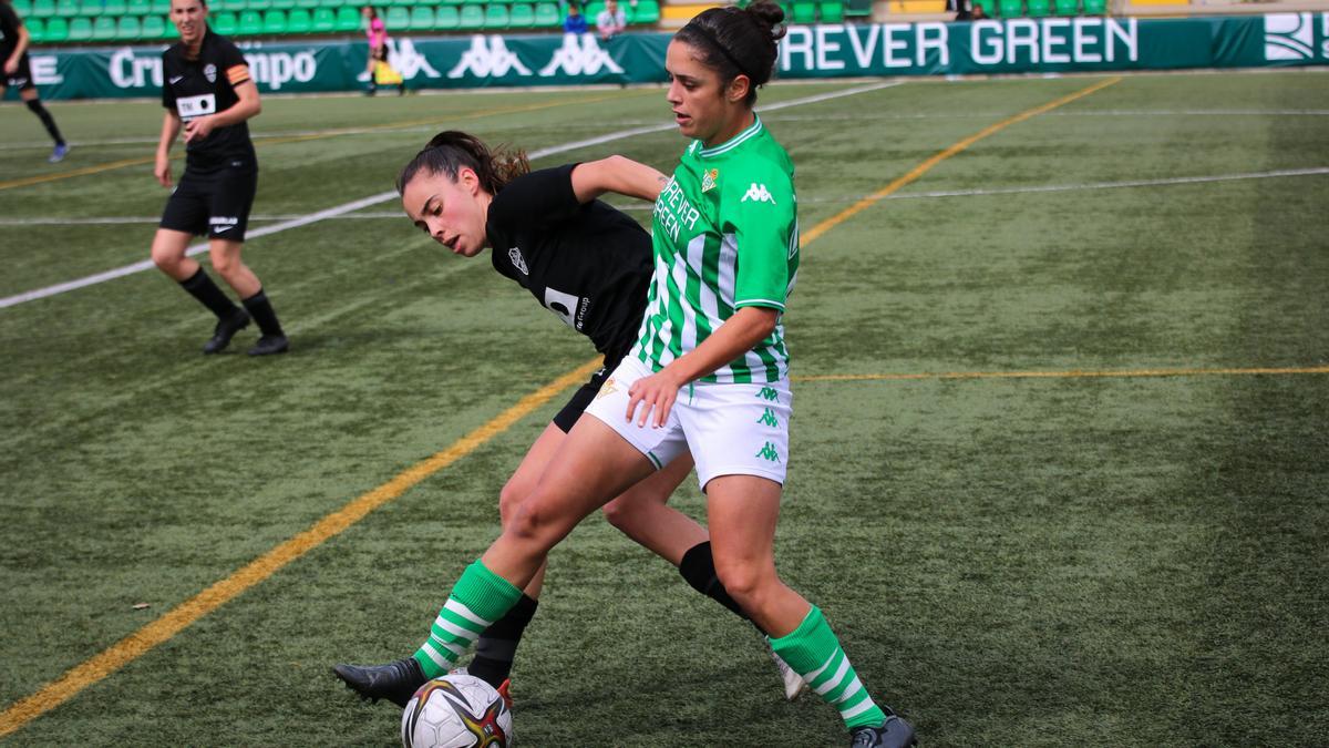 Un instante del partido entre el Betis B y el Elche disputado este sábado