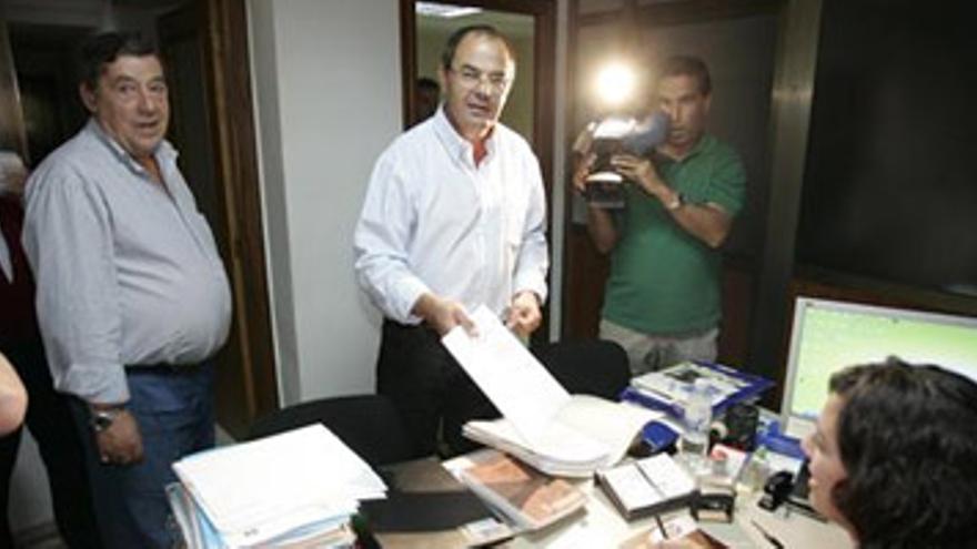 Guerrero se presenta a presidente del PP para centrar el partido