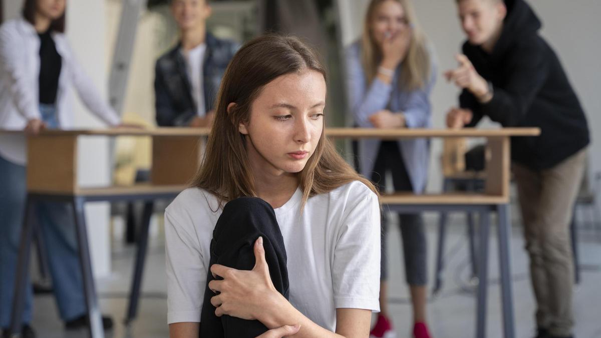 Una noia víctima de l'assetjament escolar