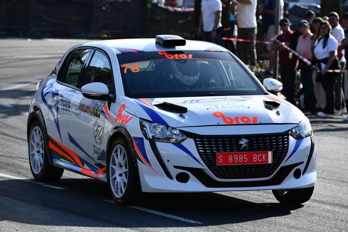 El alcalde santiaguero, en acción con el Peugeot 208 Rally4.