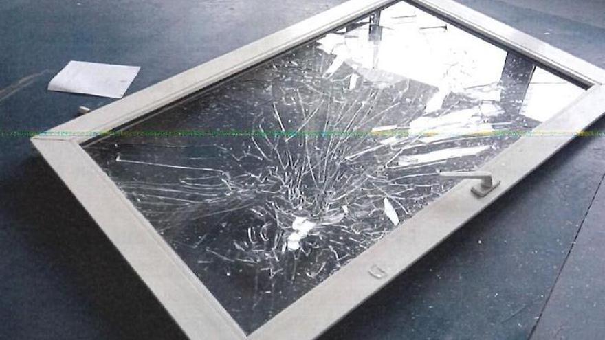 Cae una ventana sobre una trabajadora del Concello de Vigo: «El estado del edificio es insalubre y peligroso»