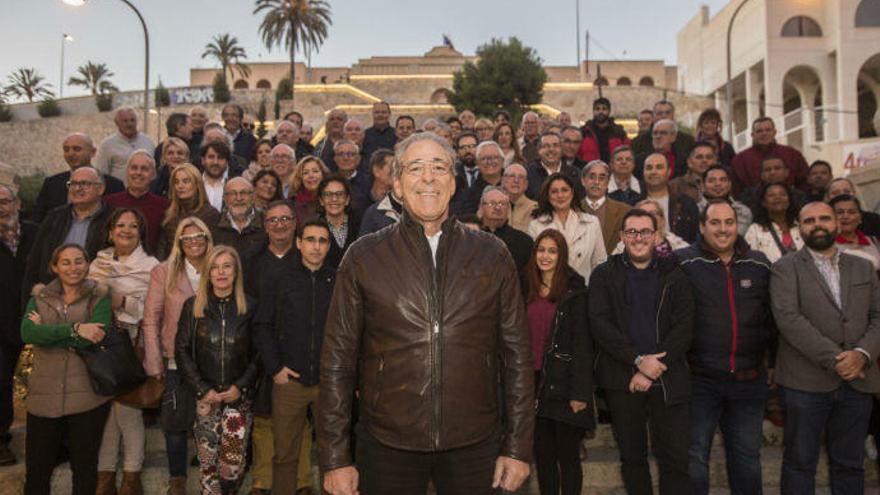 Andrés García Trillo junto a militantes del PSOE