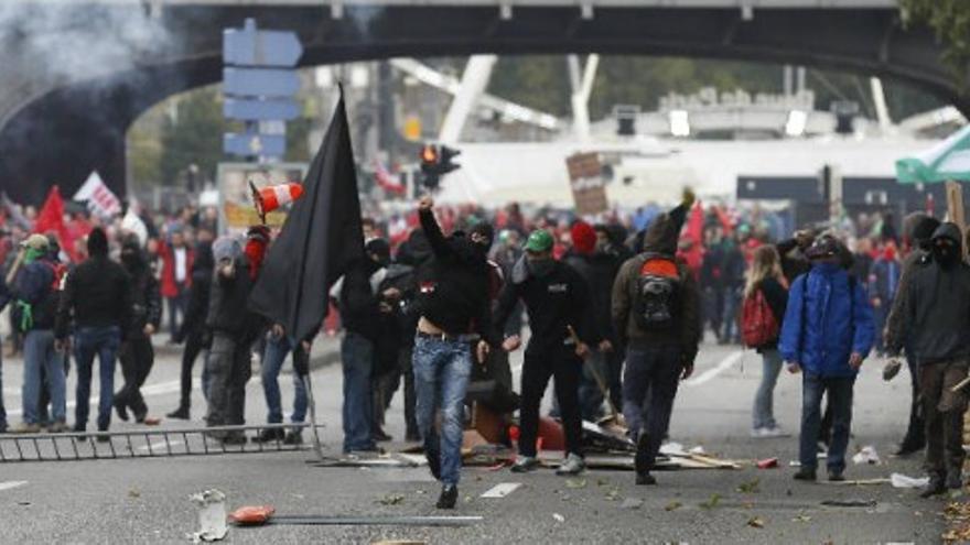 Graves disturbios en una protesta en Bruselas contra la austeridad