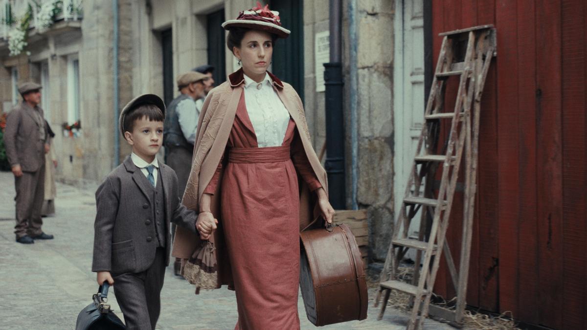 Cris Iglesias métese na pel de Virxinia Pereira