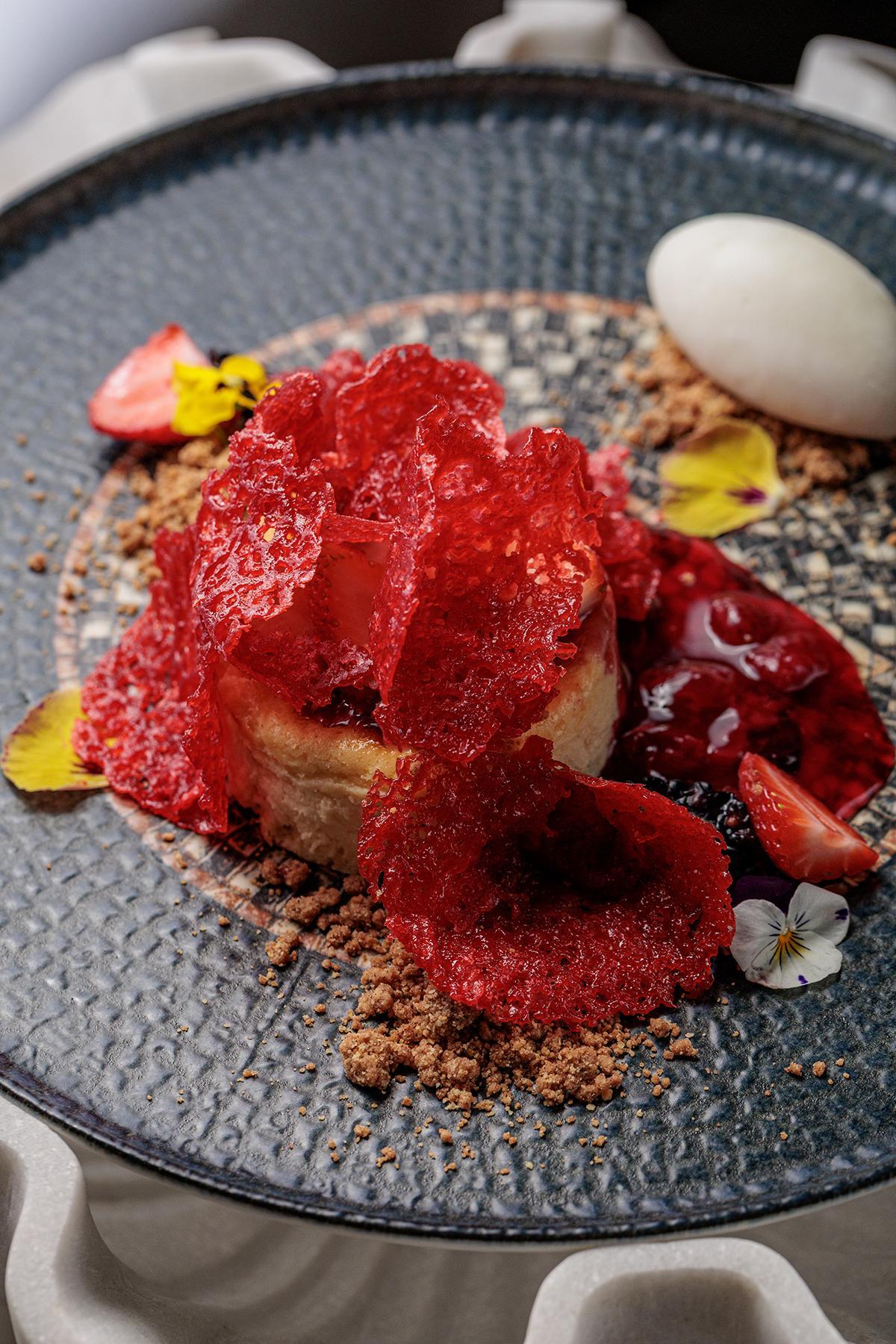 Una de las creaciones dulces de Masi, uno de los espacios gastronómicos del JW Marriott Panama, donde el producto panameño se transforma en propuestas originales.