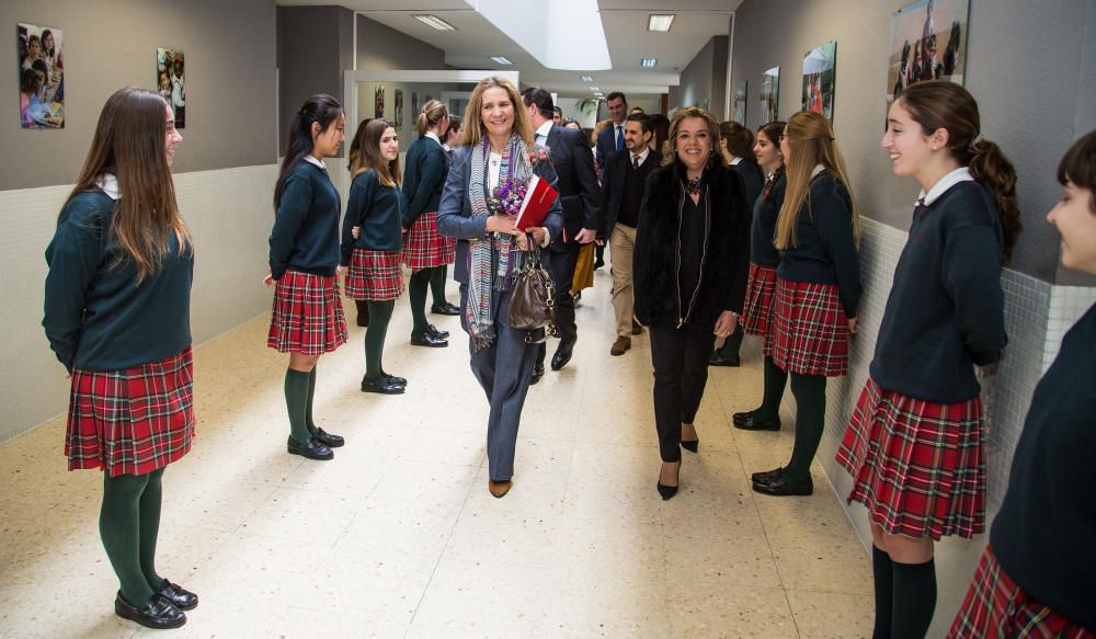 La Infanta Cristina entrega un premio de la Fundación Mapfre a una alumna del Colegio ALtozano