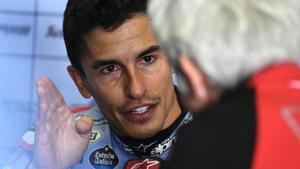 Marc Márquez, hoy, conversando con Gigi DallIgna, tras el test de Jerez.