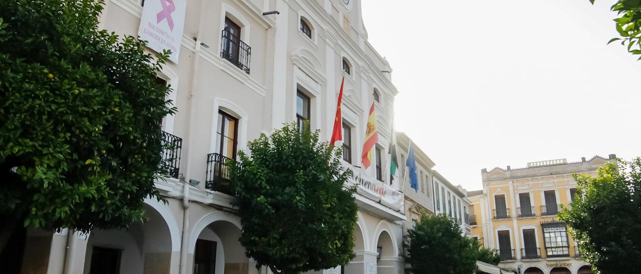 Fachada del edificio del Ayuntamiento de Mérida, ubicado en la plaza de España.