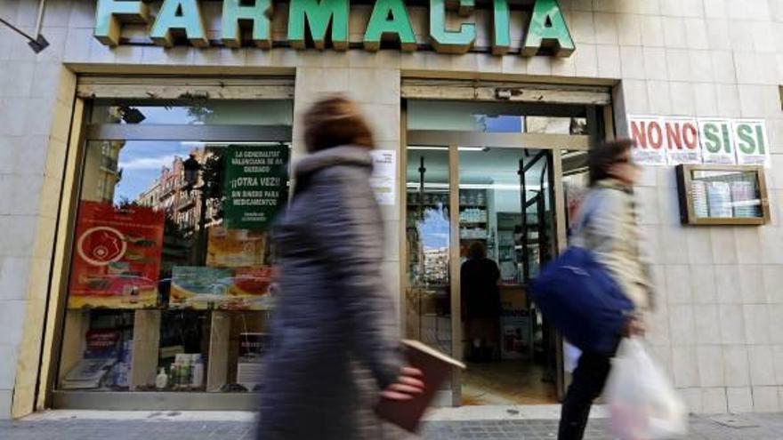 Diez farmacias de Valencia controlarán a los polimedicados