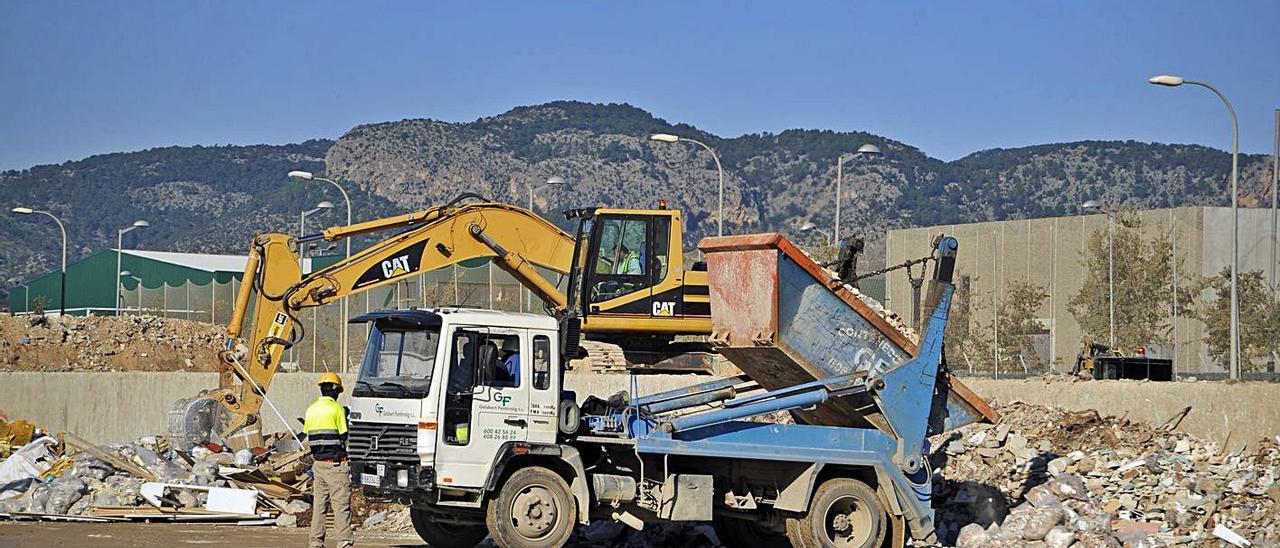 Planta de tratamiento de escombros para reconvertirlos en áridos de Mac Insular en Son Reus.