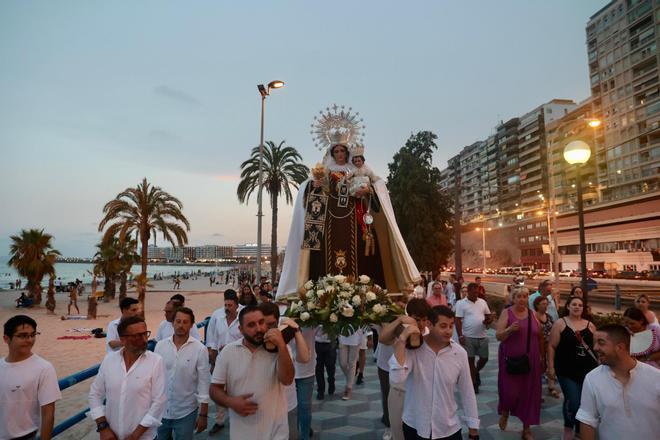 La Virgen del Carmen procesiona en Alicante