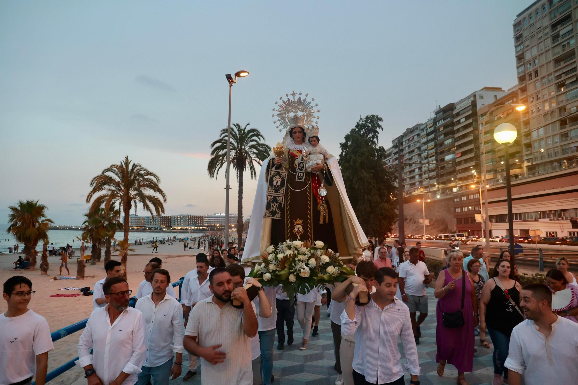 La Virgen del Carmen procesiona en Alicante