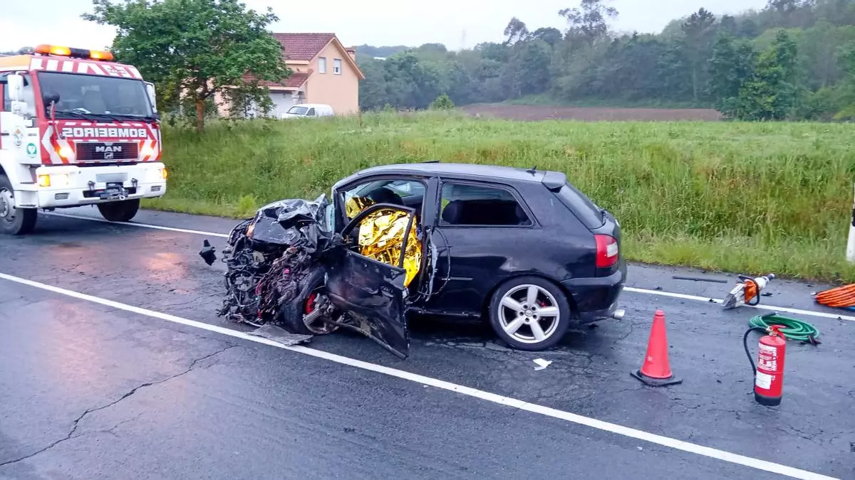 Dos muertos y una herida grave tras colisionar con sus vehículos en Ordes
