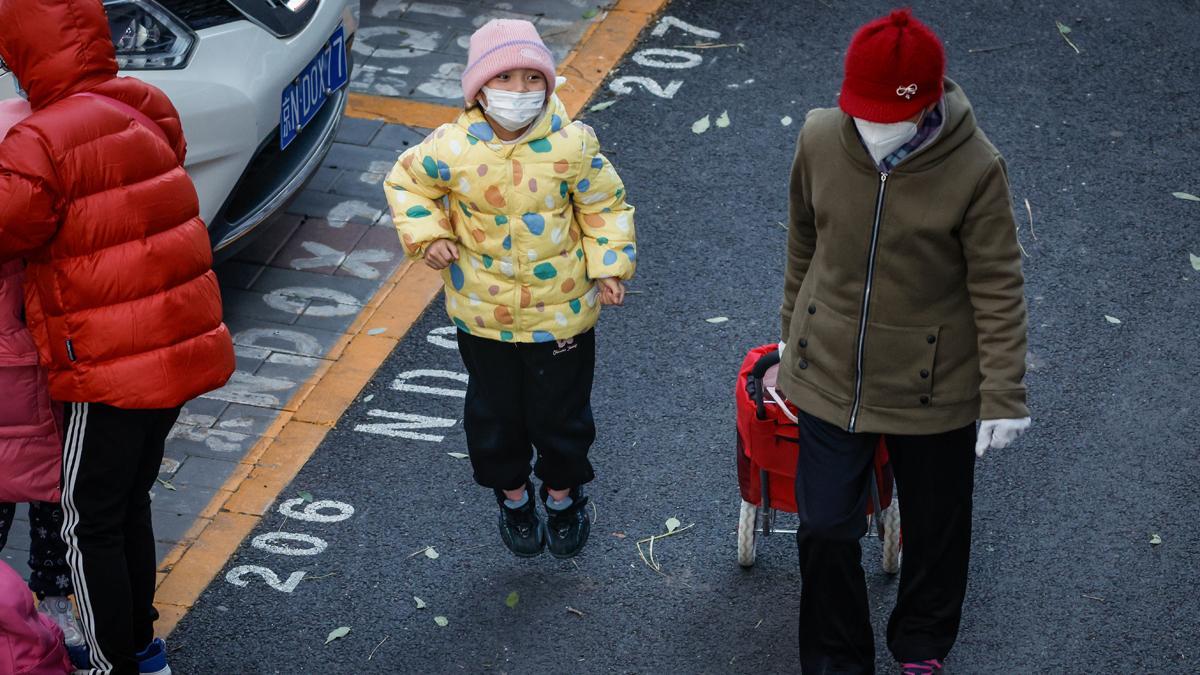 La OMS pide más información a China ante el aumento de casos de neumonía infantil
