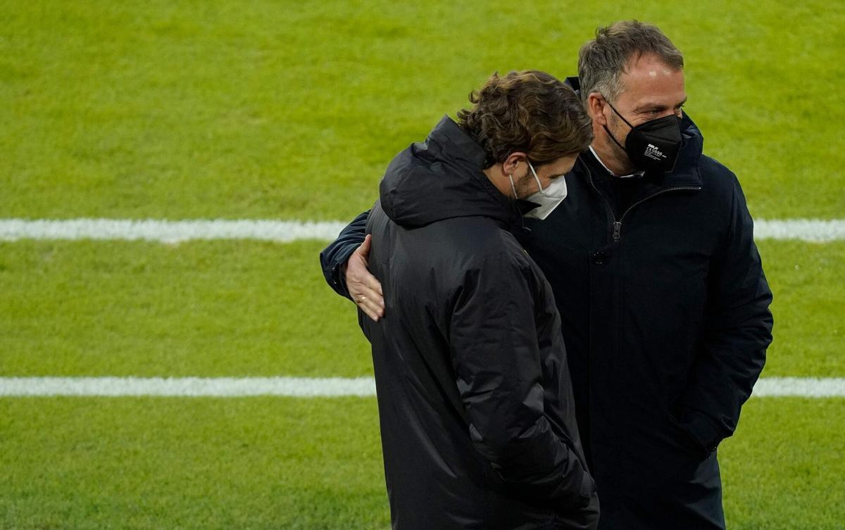 Edin Terzic y Hansi Flick, durante su único enfrentamiento, en 2021.