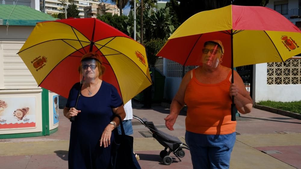 La Reina Sofía participa en una recogida de residuos en una playa de Rincón