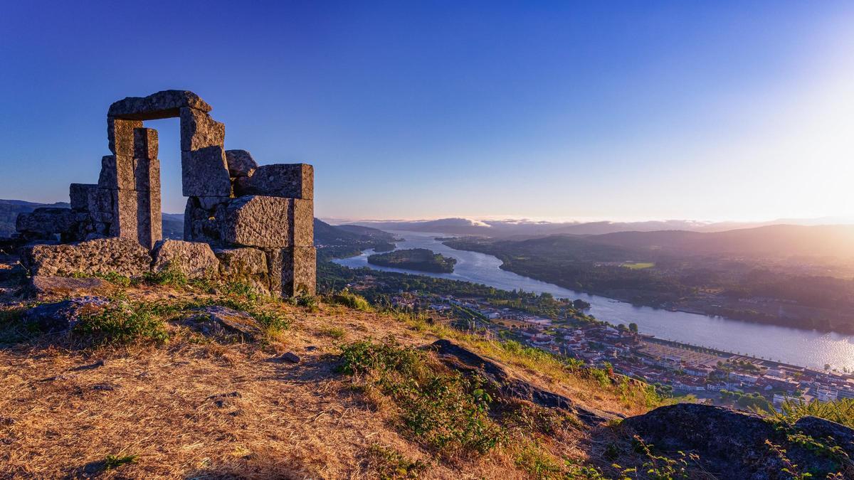 Vista del Miño desde el mirador Porta do Espírito Santo, en Vila Nova de Cerveira (Portugal).