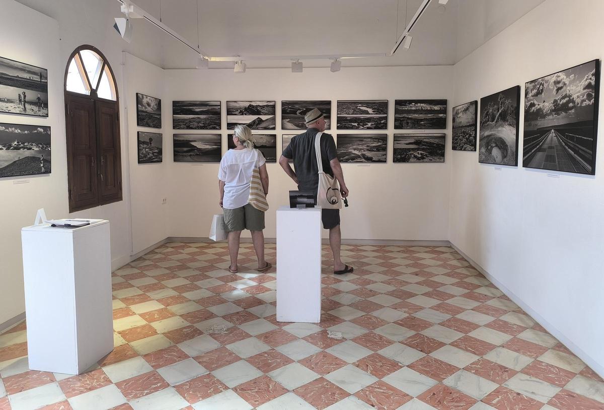 40 fotografías forman la muestra 'Formenlàndia'.