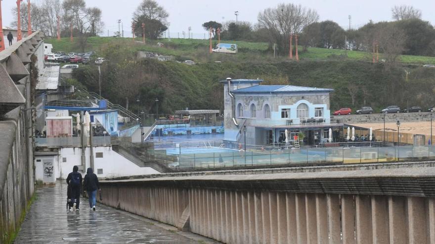 El Club del Mar de A Coruña suma tres años de silencio municipal sobre la piscina, con un pleito en espera de sentencia: "No se ha avanzado nada"