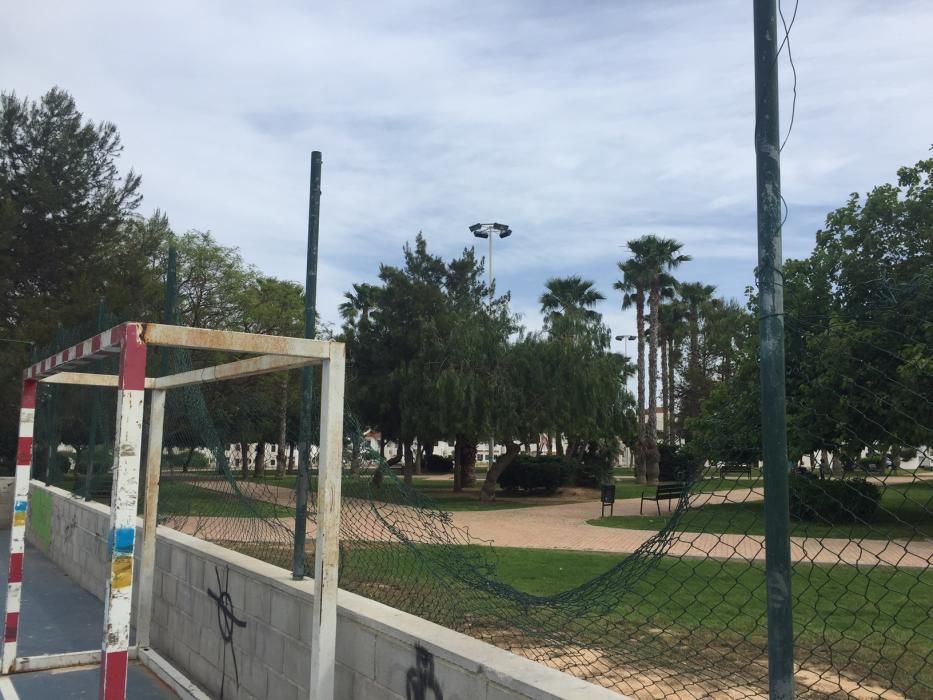 Deficiencias en paseos y parques Torrevieja
