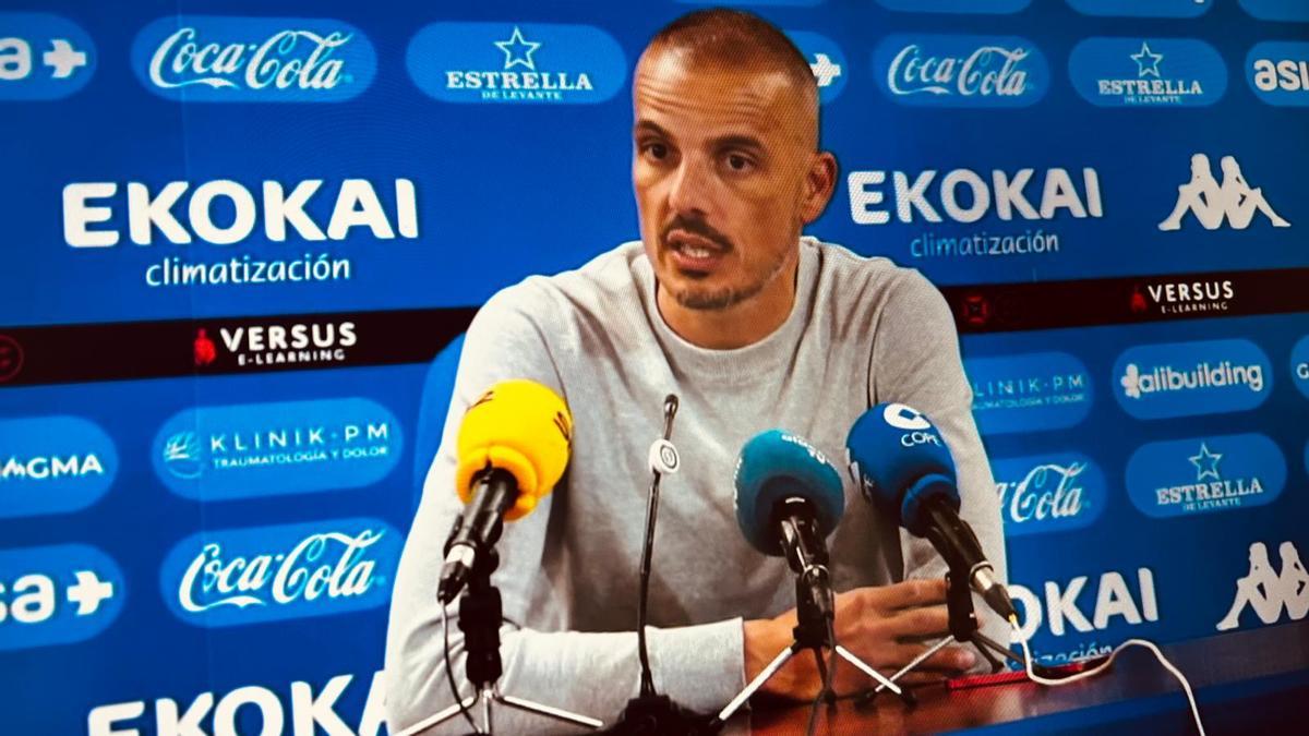 Beto Company, durante la rueda de prensa previa al Hércules-Murcia de la la jornada 28 en Alicante.