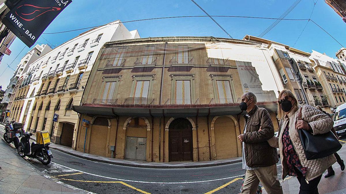 La antigua sede del Colegio de Aparejadores, ayer. | ALEX DOMÍNGUEZ