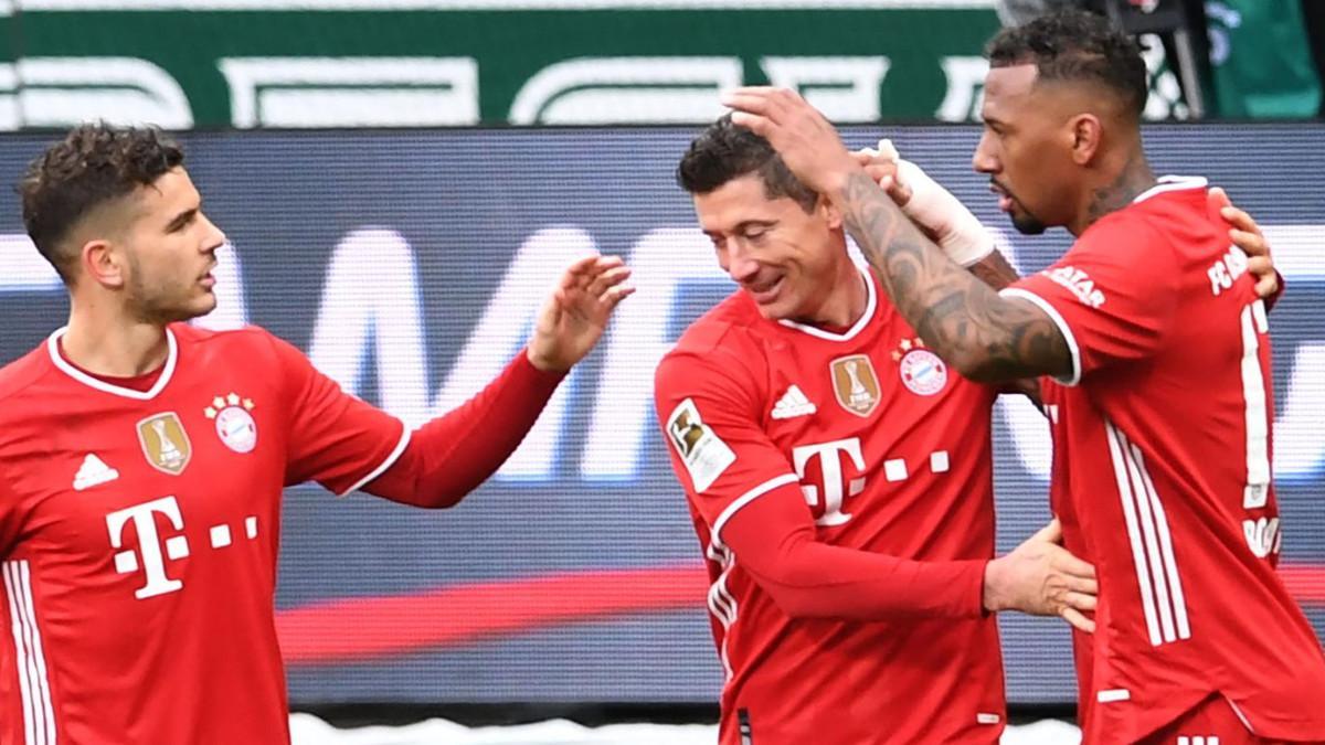 Lewandowski celebra uno de sus goles