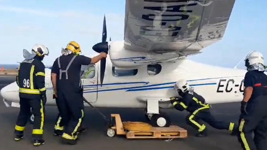 Una avioneta bloquea la pista del aeropuerto de Fuerteventura