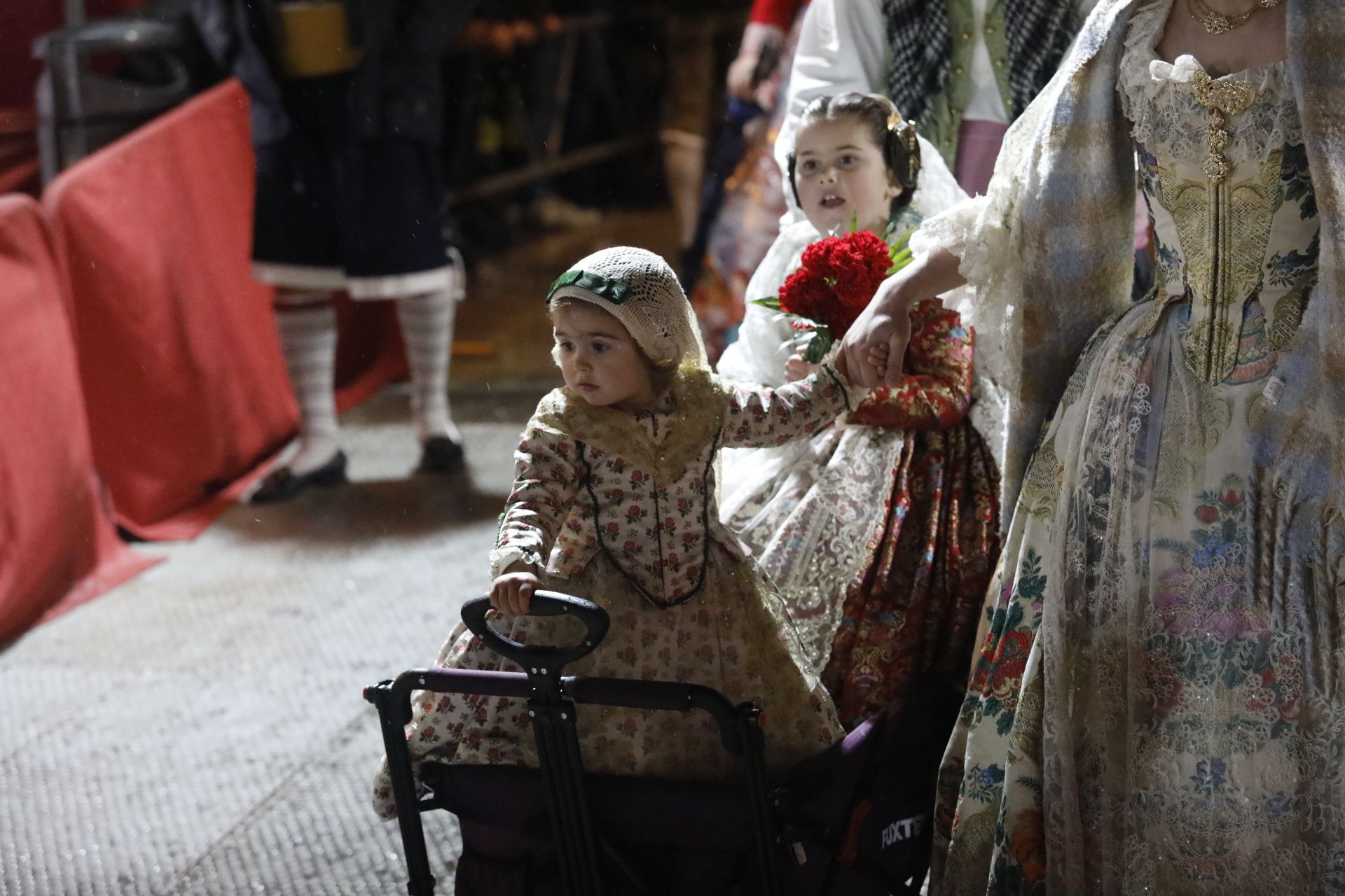 Búscate en el primer día de ofrenda por la calle de la Quart (entre las 19:00 a las 20:00 horas)