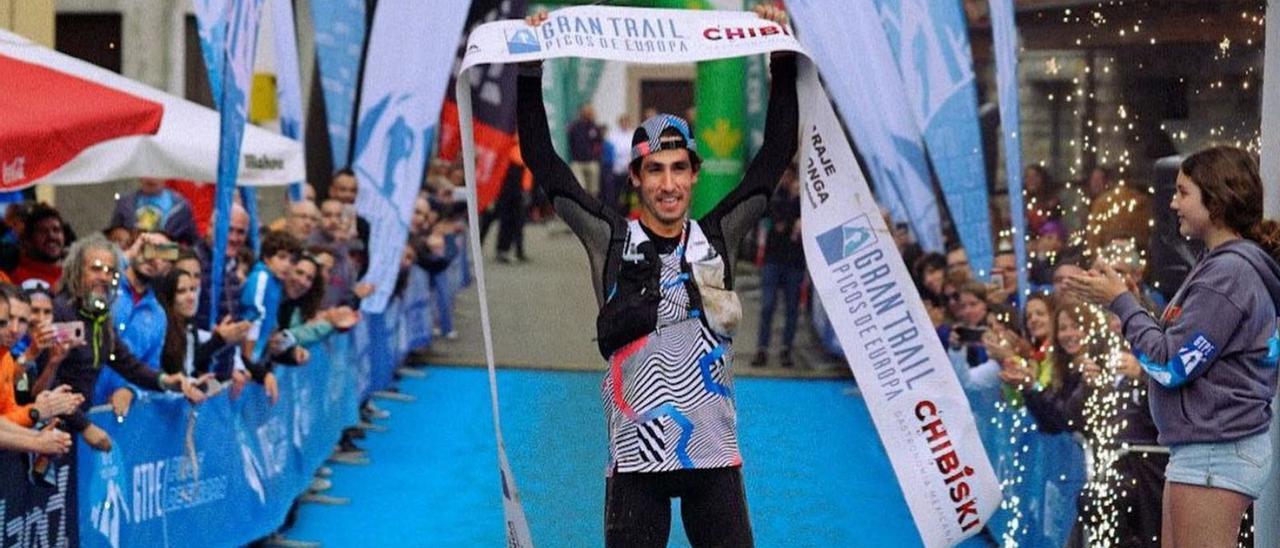 Pablo Villa, al cruzar la meta en el Gran Trail Picos de Europa.