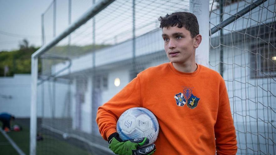 Román Cruz, el portero al que el Asperger no le ha impedido jugar para dos equipos a la vez