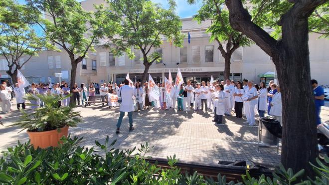 Nueva protesta de médicos ante el Hospital de Sant Joan
