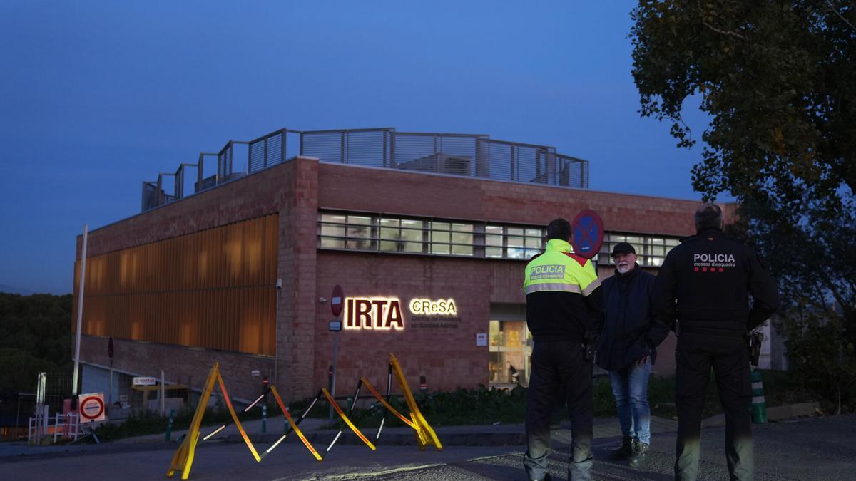 Exterior del laboratorio de investigación animal Irta-Cresa durante la peste porcina africana en Cerdanyola del Vallès.