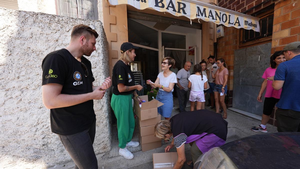 El bar Manola de Torás recibe la solidaridad de una ONG de EEUU.