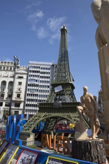 'Fallas en el Mundo', el monumento municipal