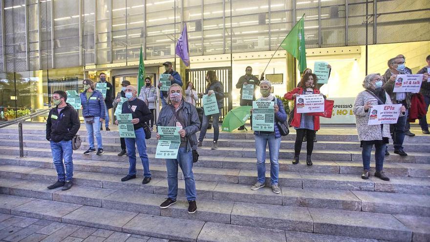 Els mestres esgoten la paciència i alerten que treballen «sota mínims»