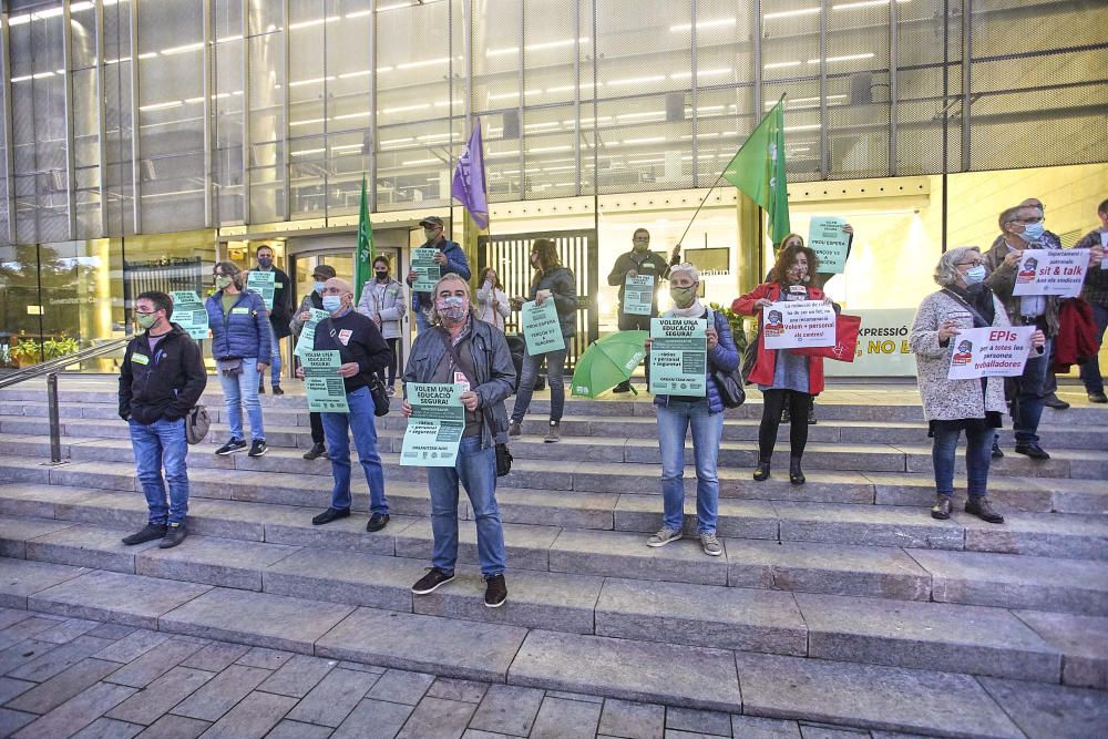 Els mestres esgoten la paciència i alerten que treballen «sota mínims»