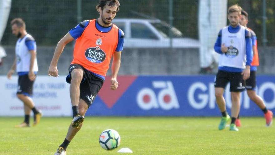 Arribas, durante un entrenamiento en la ciudad deportiva de Abegondo.