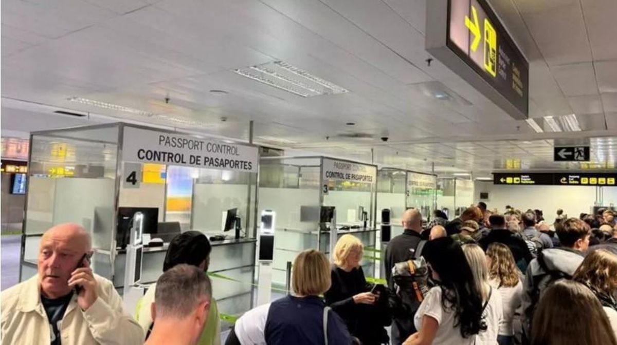 Passengers overwhelm border controls at Tenerife Sur airport.