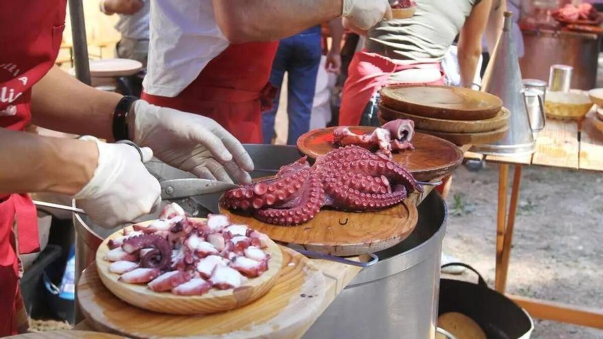 La Festa do Pulpo en O Carballiño es una de las celebraciones gastronómicas más esperadas en la comunidad