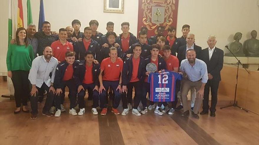 homenaje institucional al nuevo club extremeño de división de honor juvenil