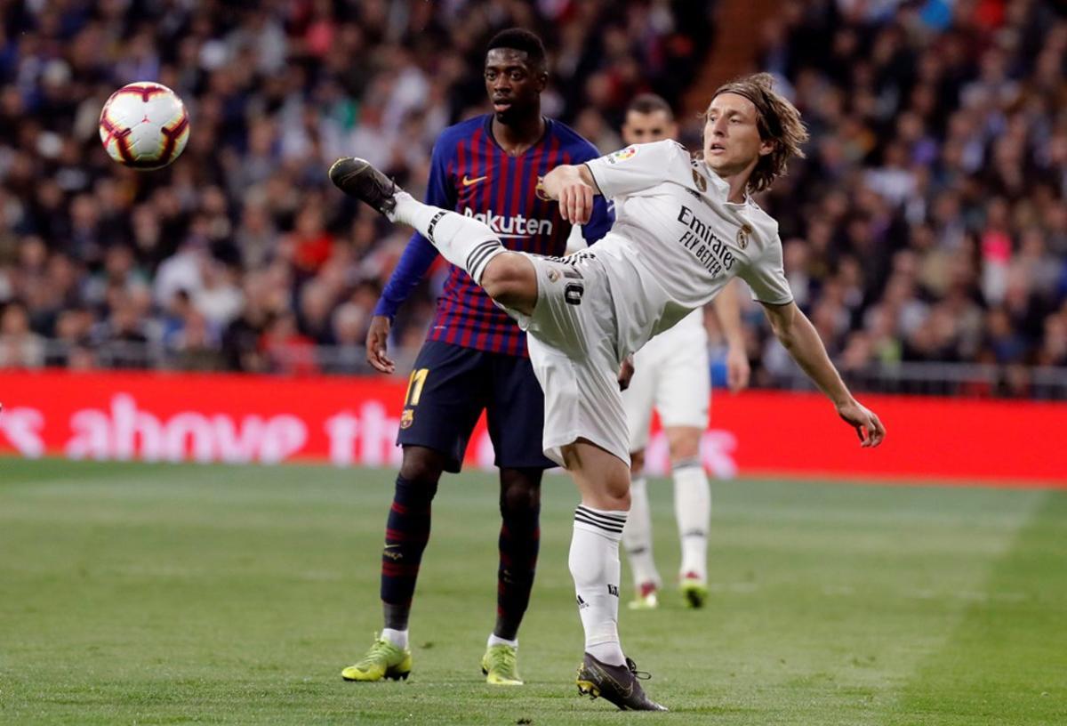 Imágenes del partido entre el Real Madrid y el FC Barcelona en el Estadio Santiago Bernabéu de jornada 26 de La Liga