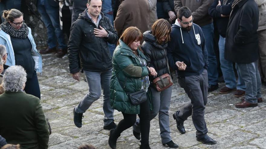 Compañeros de ruta despiden al deportista fallecido y arropan a su familia en Nigrán