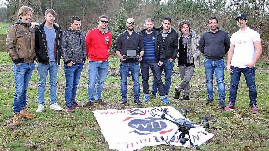 La empresa ofreció formación a una veintena de pilotos con cursos como el de ayer. // Bernabé/J.C. Asorey