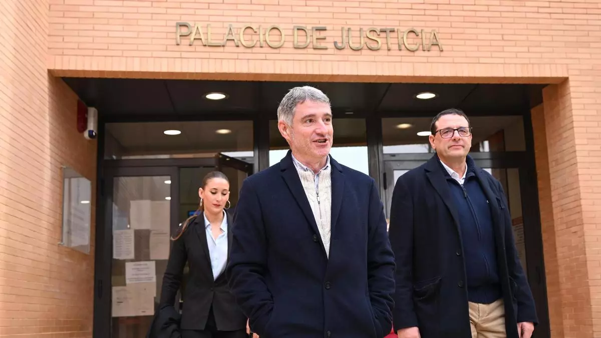 Juzgan al alcalde de Orihuela acusado por supuesto fraude fiscal con una petición de cárcel de 7 años
