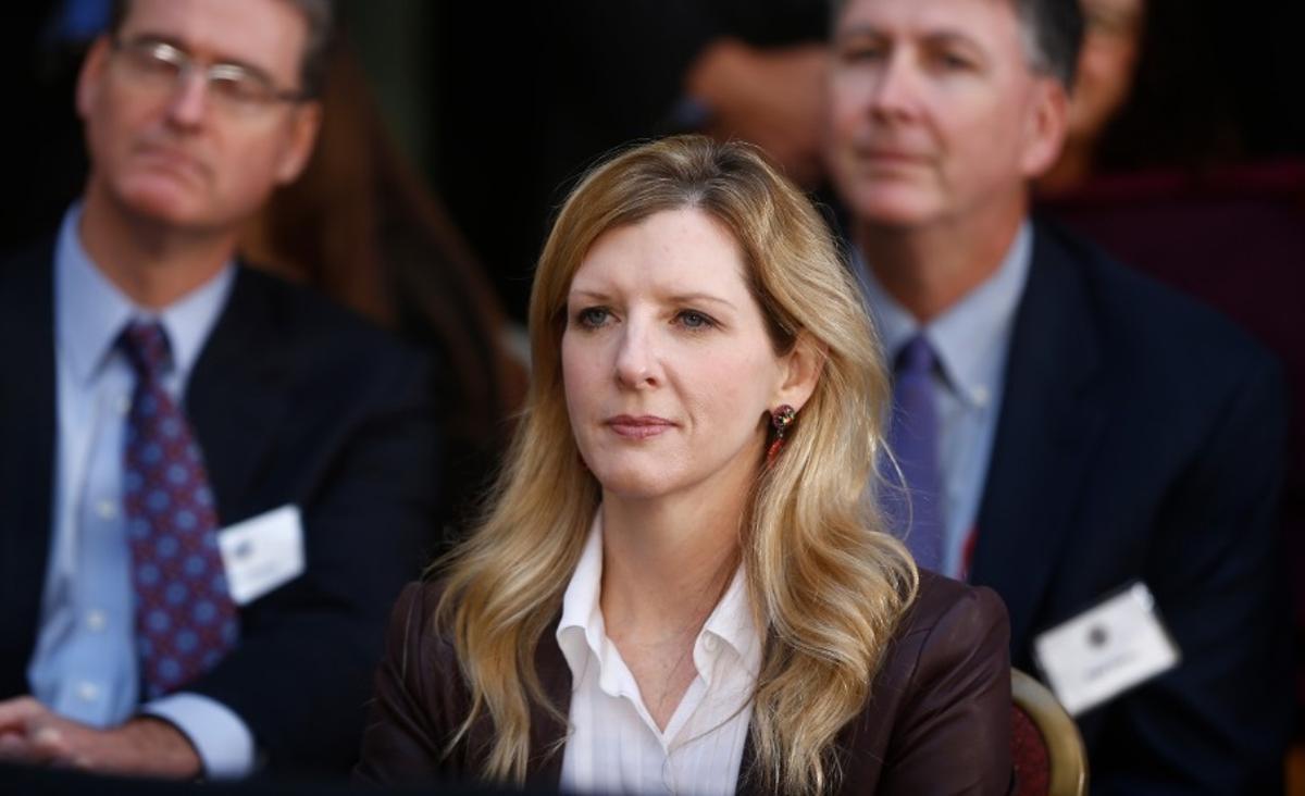 Dimite la principal abogada de Goldman Sachs, Kathy Ruemmler, por sus vínculos con Epstein.